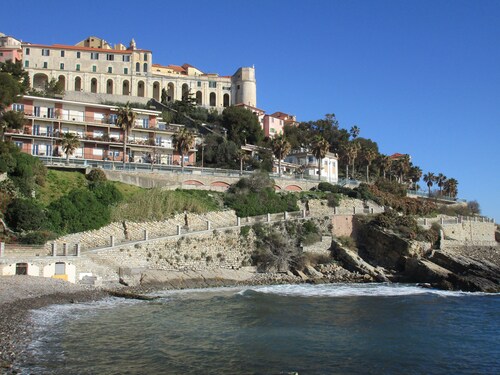 Wohnung mit Terrasse, Meerblick, Entfernung zum Strand 50 m