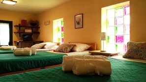 2 Schlafzimmer, Schreibtisch, schallisolierte Zimmer