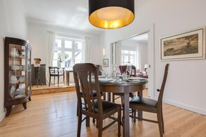 Unclassified image, 4 of 29, button