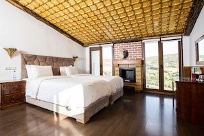 Chambre Twin vue sur Piscine | Caja fuerte, espacio para trabajar con un portátil, cortinas opacas