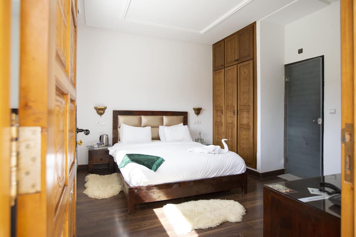 Chambre double avec Balcon | 1 habitación y caja de seguridad en la habitación