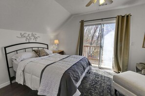 4 bedrooms, iron/ironing board, WiFi - Cozy farmhouse near Mountains: Free Ski Rental, Large Deck, ideal location for outdoor exploration! (Draper)