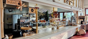Goiglo Hotel & Hostel