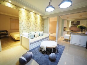 Family Apartment (SOGO) | Living area | Flat-screen TV - BR4&Zhongxiao Fuxing (Taipei)