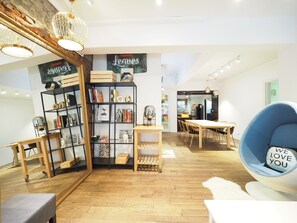 设计公寓 (BR4) | 起居区 | 平板电视