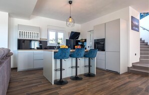 Kühlschrank, Herdplatte, Geschirrspüler