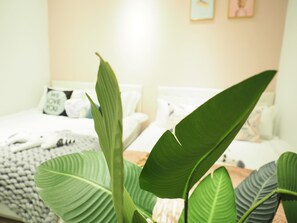 Individually furnished, travel cot - luxury Linguang MRT station (Taipei)