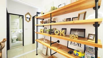 Apartemen Comfort | Dilengkapi dengan perabotan berbeda-beda dan tempat tidur bayi