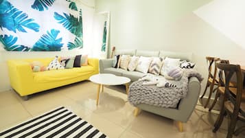 Apartemen Comfort | Dilengkapi dengan perabotan berbeda-beda dan tempat tidur bayi