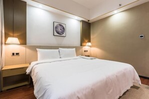 Desk, blackout drapes, soundproofing, free WiFi - Meeteem Boutique Hotel (Baise)