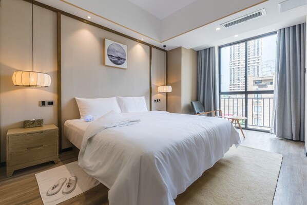 Suite, 2 Bedrooms | Desk, blackout curtains, soundproofing, free WiFi