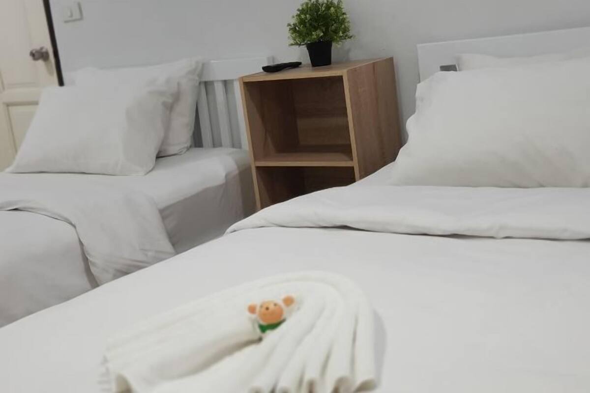Minibar, WiFi (free)