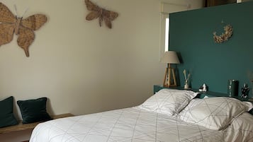 3 slaapkamers, een strijkplank/strijkijzer, gratis wifi, beddengoed