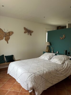 3 bedrooms, iron/ironing board, free WiFi, bed sheets - Beautiful stone house with pool (Bonnetan)