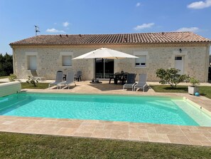 Outdoor pool - Beautiful stone house with pool (Bonnetan)