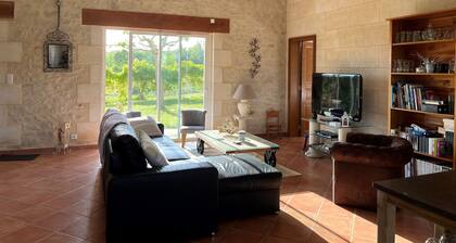 Belle Maison en pierre avec piscine