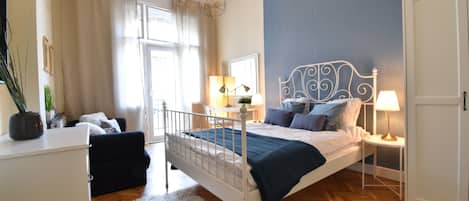 6 slaapkamers, een strijkplank/strijkijzer, wifi, beddengoed