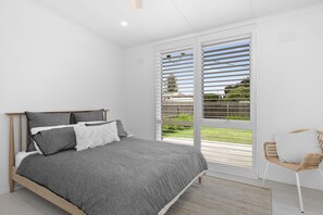 3 bedrooms, iron/ironing board, WiFi - Thorn Cottage, Barwon Heads (Barwon Heads)