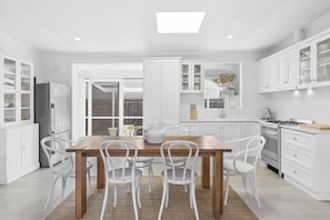 Dining - Thorn Cottage, Barwon Heads (Barwon Heads)