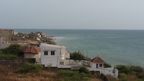 Exterior - RESIDENT (Toubab Dialao)