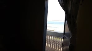 Interior - RESIDENT (Toubab Dialao)