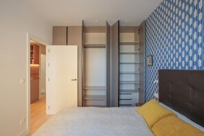 1 bedroom, iron/ironing board, internet, bed sheets