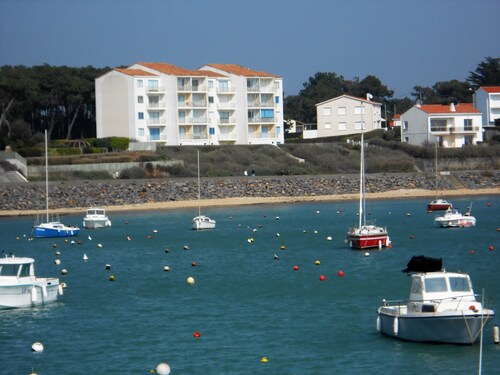 WATERFRONT APARTMENT