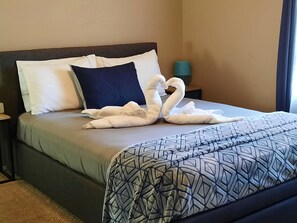 3 bedrooms, desk, iron/ironing board, free WiFi
