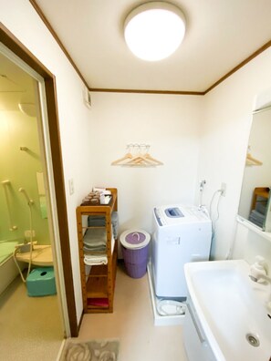 Osaka Nipponbashi Family House | Bathroom - Osaka Nipponbashi Family House (Osaka)