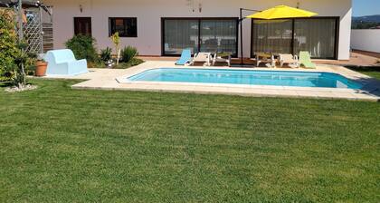 Villa de 3 chambres avec piscine dans un village calme avec vue sur la campagne