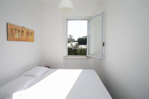 2 bedrooms, bed sheets