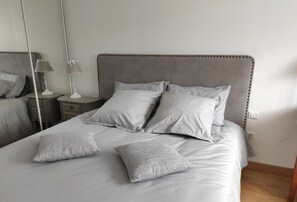 2 chambres, fer et planche à repasser, Wi-Fi, literie fournie
