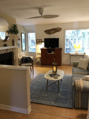 Smart TV, DVD player, videoteca, aparelho de som