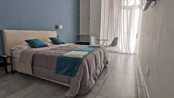 Deluxe-Doppelzimmer, Balkon | Allergikerbettwaren, Daunenbettdecken, Minibar, Verdunkelungsvorhänge