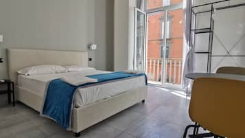 Chambre Double Deluxe, balcon | Literie hypoallergénique, couette en duvet d'oie, minibar