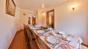 A dining room with a long table set for a meal, wooden chairs, and a framed picture on the wall. - Maison Balboa gîtes for 2 to 12 people (Sondernach)