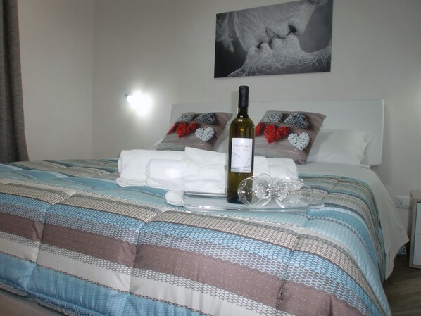 1 bedroom, iron/ironing board, Internet, bed sheets - two-room apartment (Marsala)