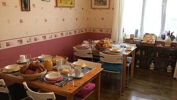 Petit déjeuner continental compris tous les jours