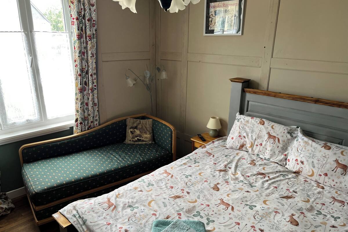 Basic Double Room | Minibar, desk, laptop workspace, blackout drapes