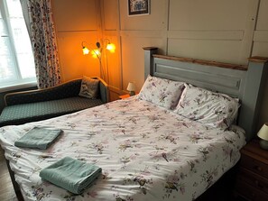 Basic-Doppelzimmer | Badezimmer | Kostenlose Toilettenartikel, Haartrockner, Handtücher, Seife