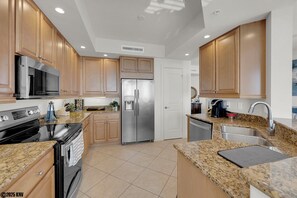 冰箱、微波炉、烤箱、炉灶