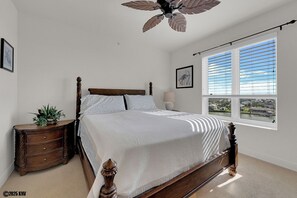 3 bedrooms, desk, free internet, bed sheets - Island Vacation Condo w/ Breathtaking Views At Waterside! First-Class Amenities! (Fort Myers Beach)