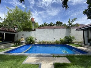 Pool - ヴィラクタ Villa Kuta near Kuta Beach (Kota Denpasar)