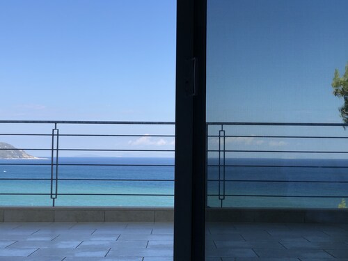 Apartment with panoramic sea view-3 Bedrooms-2 Bathrooms-Sleeps 6