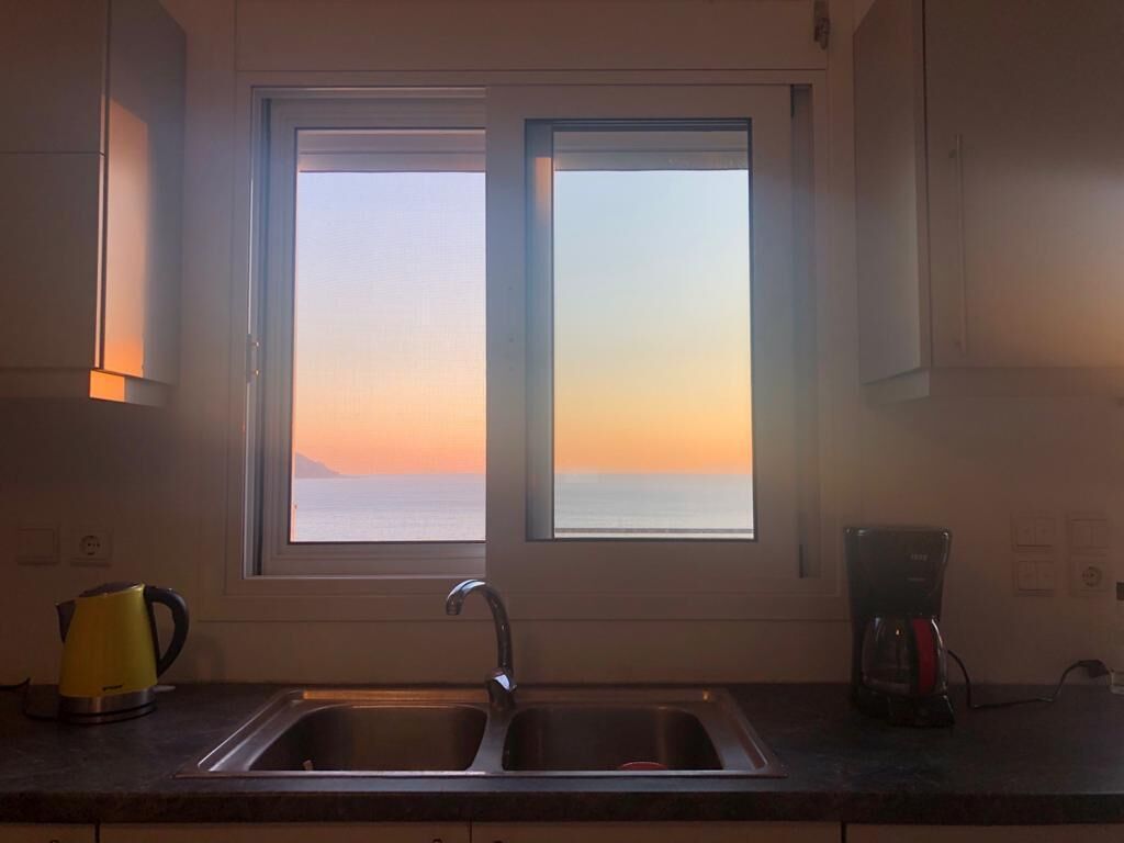 Fridge, microwave, oven, coffee/tea maker