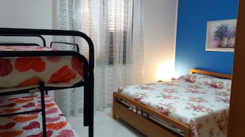 2 chambres, fer et planche Ă repasser
