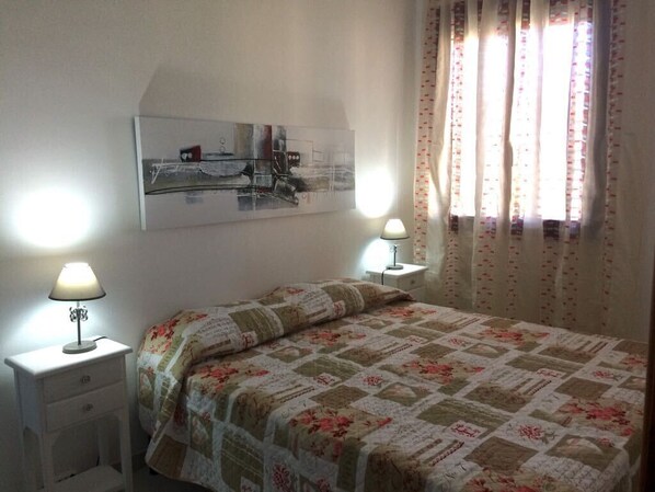 2 chambres, fer et planche Ă repasser