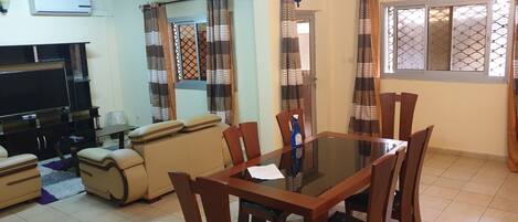 Comfort Apartment | Makan dalam bilik