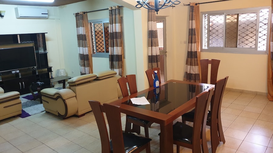 Makepe St Tropez Apartments - Orange Cam