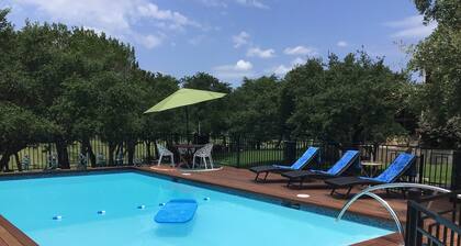 Heron Azul: 3BR/3BA + Game Room Suite ~ Pool, Hot Tub, Games Galore & Lake Views